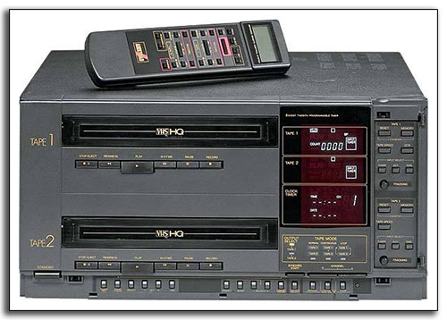 Двухкассетный видеомагнитофон Amstrad Double Decker DD8904 формата VHS